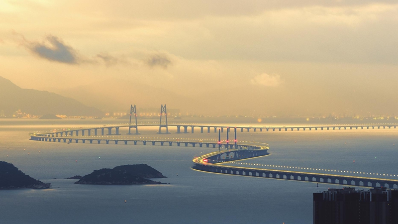 10、龐源租賃參建國家“世紀工程”港珠澳大橋（2012—2017年）_副本.jpg